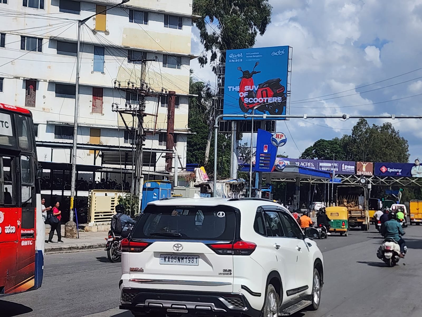 Koramangala Hosur Road St. Johns Junction towards Forum & Dairy Circle